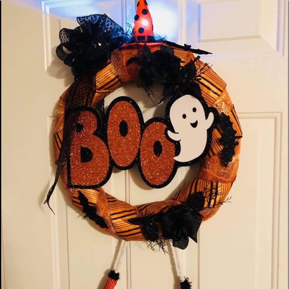 Straw man wreath.